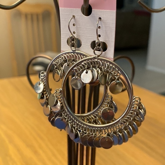 𝅺💫 Dangle Earrings. Lots of movement and sparkle. - Picture 8 of 8